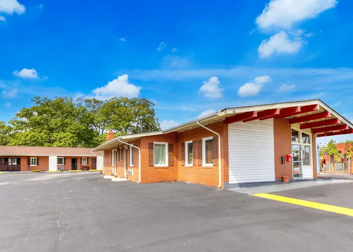 Oyo Palm Leaf Motel