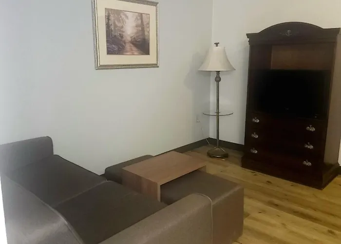 Wingate Suites By Wyndham Youngstown - Austintown