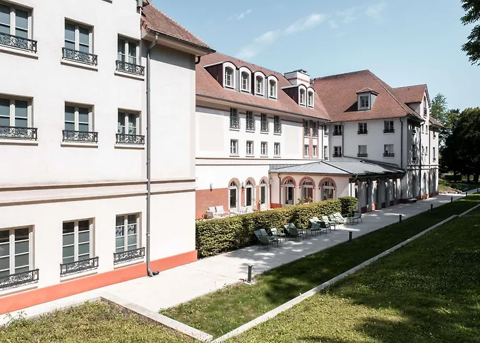 Mercure Maintenon