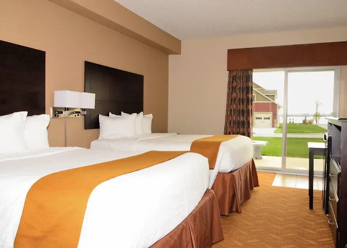Cobblestone Inn & Suites - Lake View
