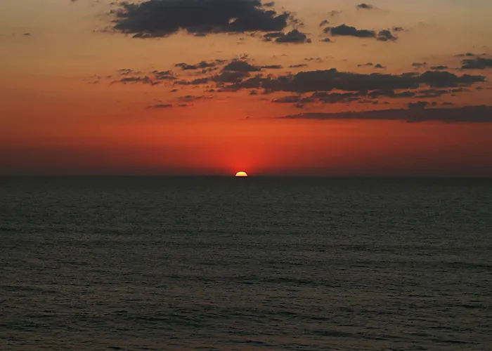 Blue Buddha Beach Rooms & Suites Ericeira