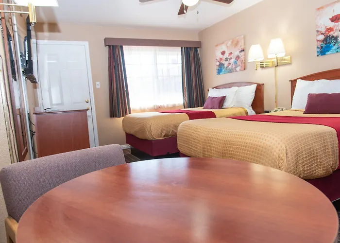 Esquire Inn