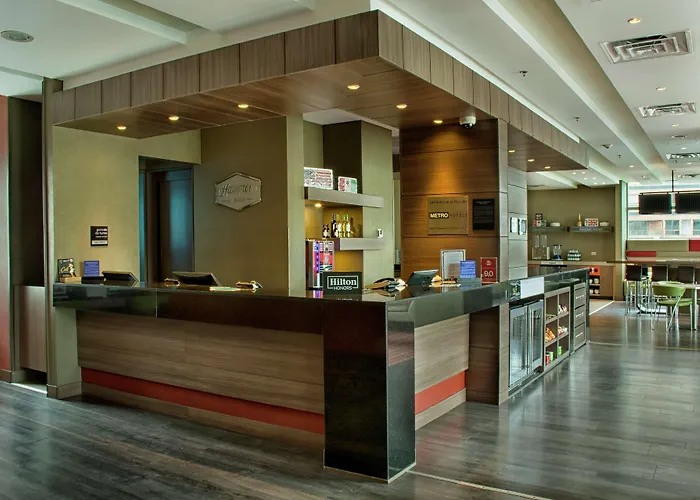 Hotel Hampton By Hilton Cali