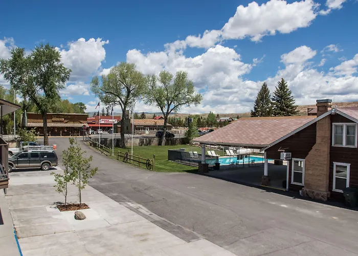 Stagecoach Inn & Suites