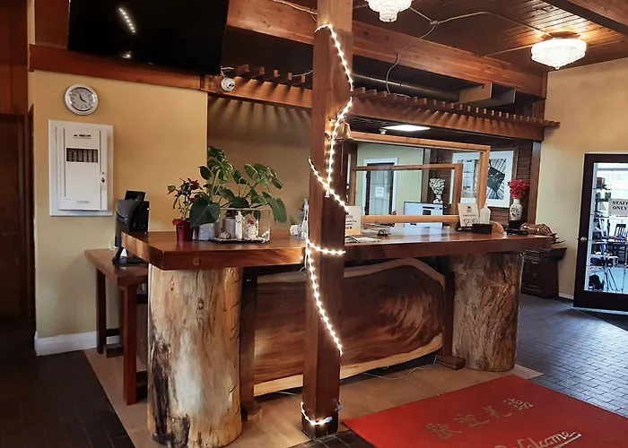 Grizz Hotel Revelstoke