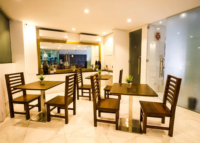 Jade Hotel And Suites