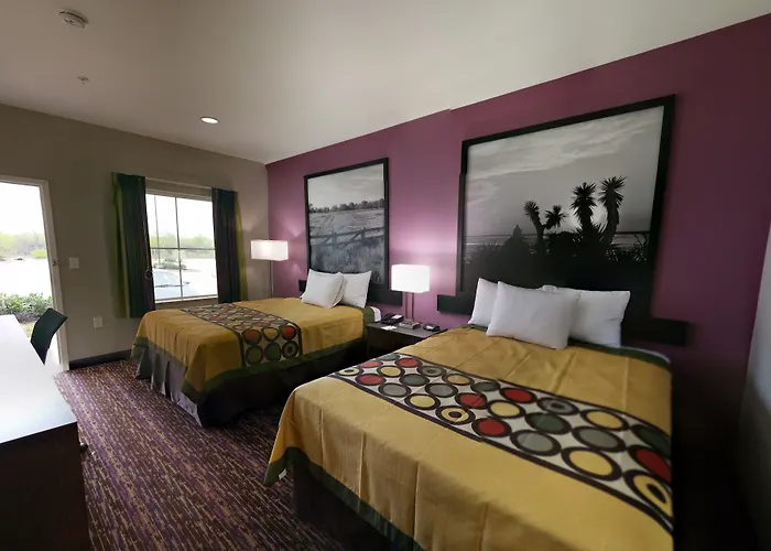 Super 8 By Wyndham Carrizo Springs