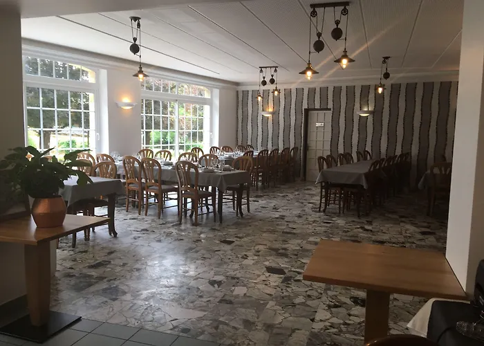 Hôtel Restaurant Plaisance-Piscine couverte et chauffée- Proche Sarlat-