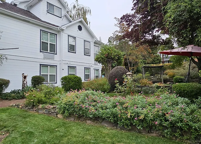 The Inn At 161