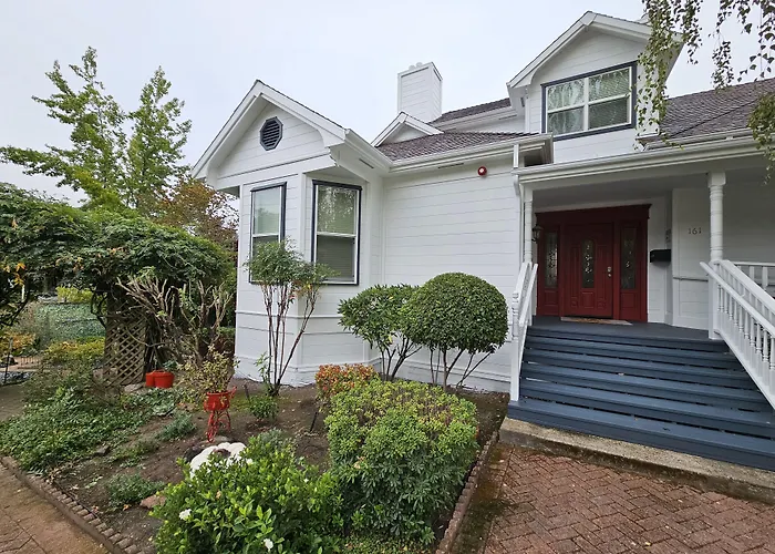 The Inn At 161