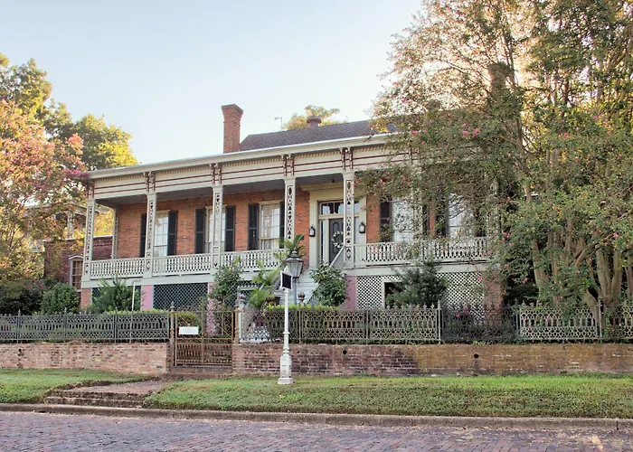 Corners Mansion Inn - A Bed And Breakfast