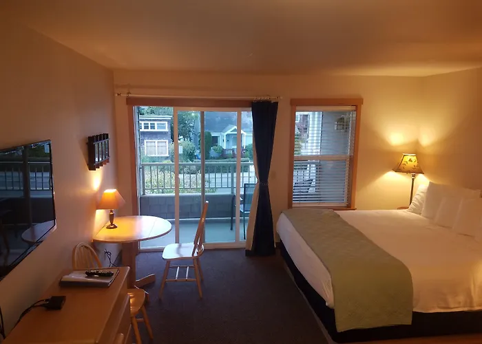 Cannon Beach Hotels