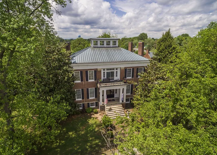 Bourbon Manor Bed & Breakfast Inn