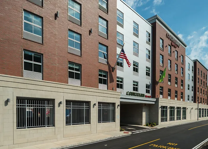 Courtyard By Marriott Edgewater Nyc Area Hotel