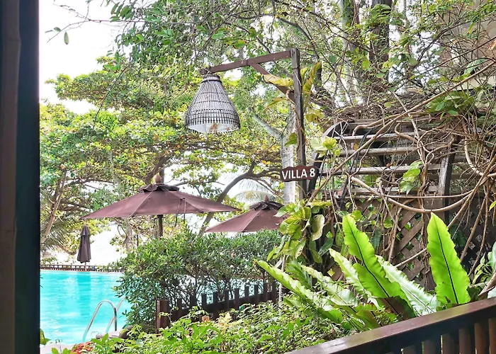 Birds And Bees Resort