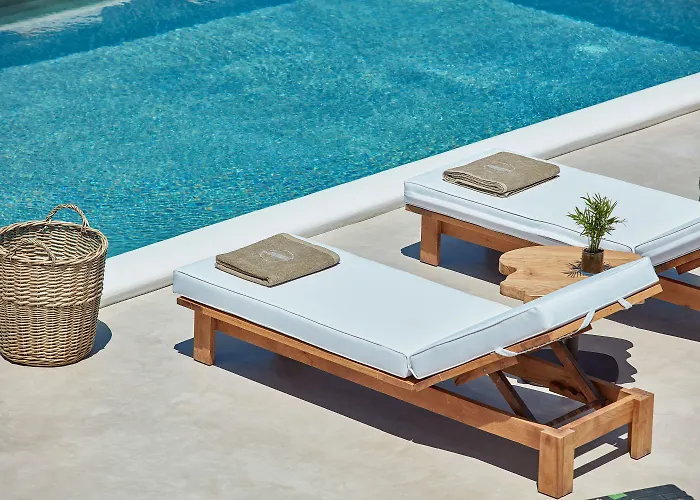 Mykonos Waves Beach House & Suites