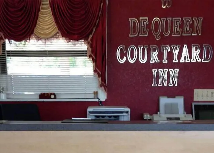 Dequeen Courtyard Inn