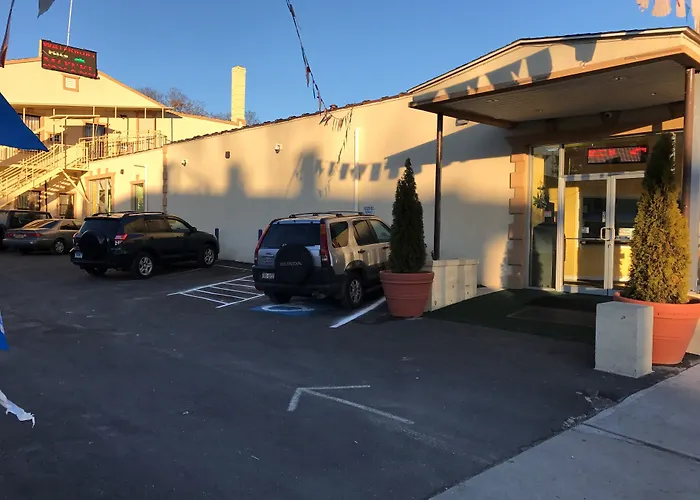 Waterbury Big Apple Motel