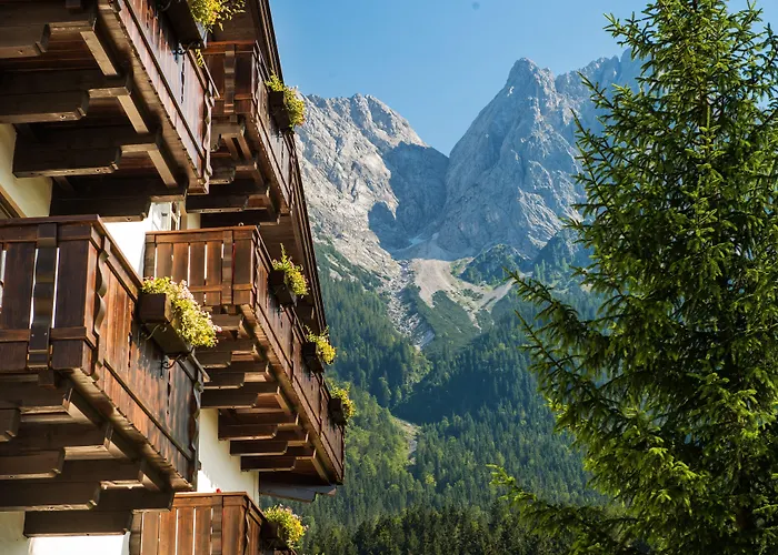 Bayern Resort Hotel - Adults only - mit Zugspitzblick - Eibsee-Nähe - Wellnessbereich - Naturpool im Sommer Grainau