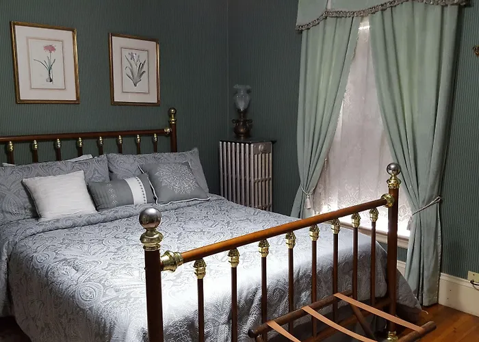 Holidae House Bed & Breakfast