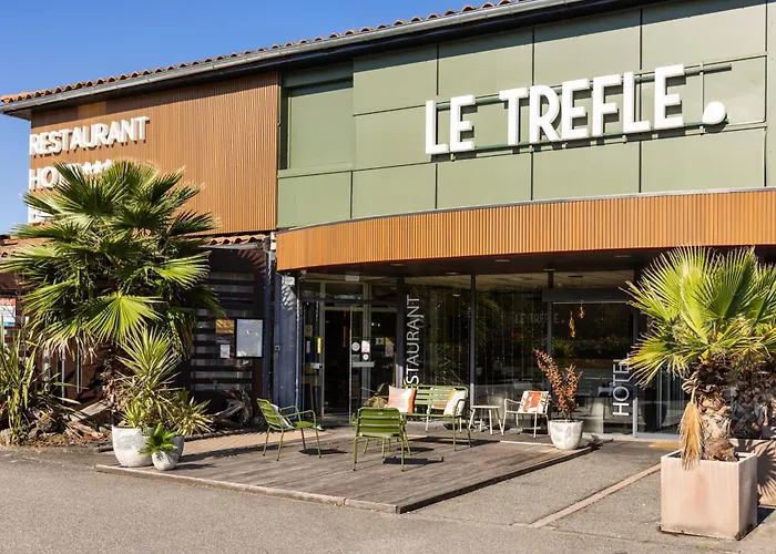 Hotel Le Trèfle à Portet-sur-Garonne