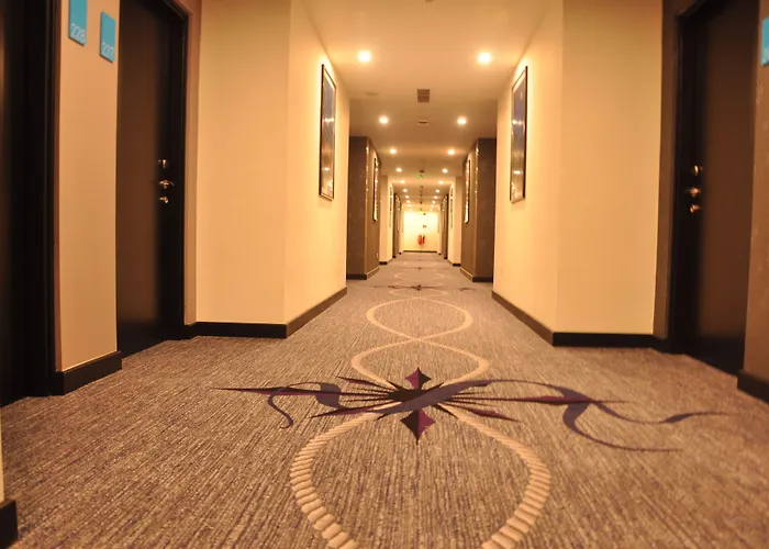 Fairway Colombo - Sri Lanka'S First Hotel With Robot Technology