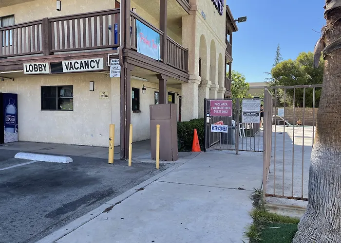Palms Inn & Suites Palmdale