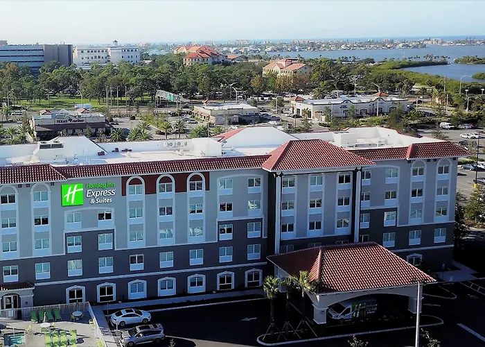 Holiday Inn Express & Suites - St. Petersburg - Madeira Beach By Ihg