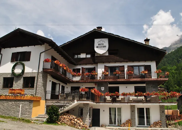 Hotell Millefiori- Alpine Event Lodge Valtournenche
