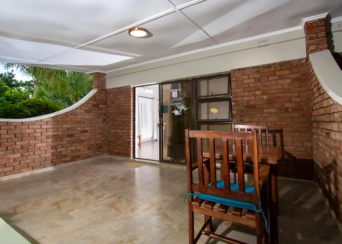 Dzimbahwe Guest Lodge Victoria Falls