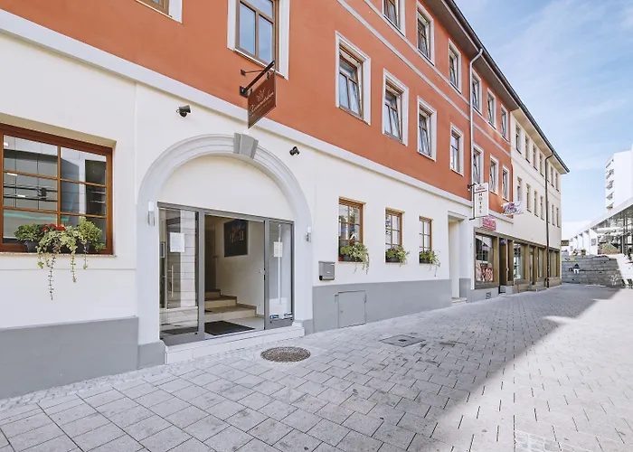 Boutique-Hotel Kronenstuben - unschlagbare Zentrumsnähe direkt am Marstall&Marktplatz - Schloss in 3 Min - Frühstück - Langzeitmiete Ludwigsburg