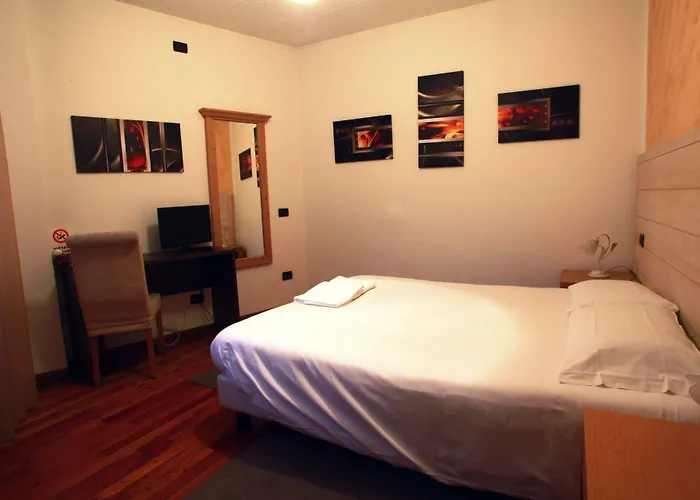 Hotel De La Tour Tirano