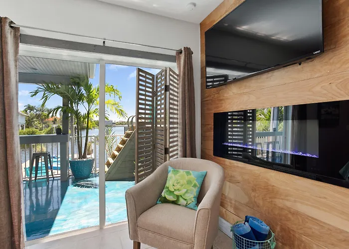 Latitude 26 Waterfront Boutique Resort - Bonita Springs