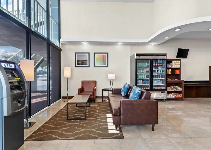 Quality Inn & Suites At Tropicana Field St. Petersburg