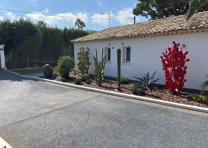 Le Mas De La Dame
