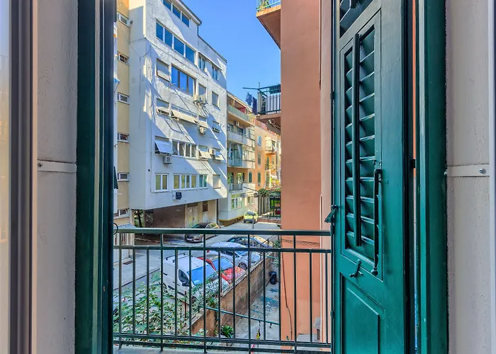 Split Urban Rooms III
