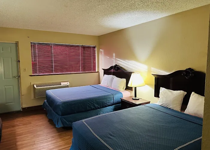 Warrick Plaza Inn Plainview