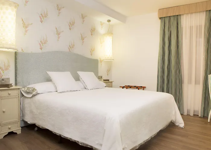 Hotel Hierbaluisa Alarcón