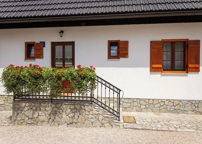 Green Lakes House