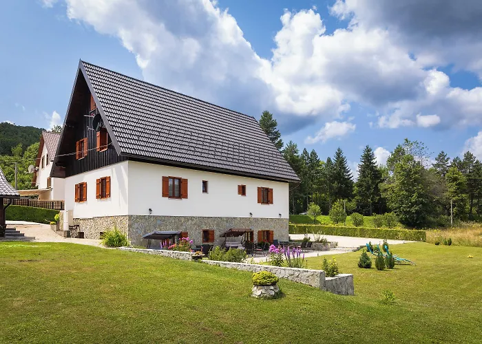 Green Lakes House