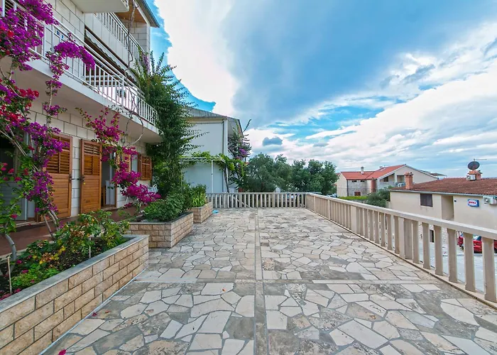 Apartments And Rooms By The Sea Brela - Makarska - 2752