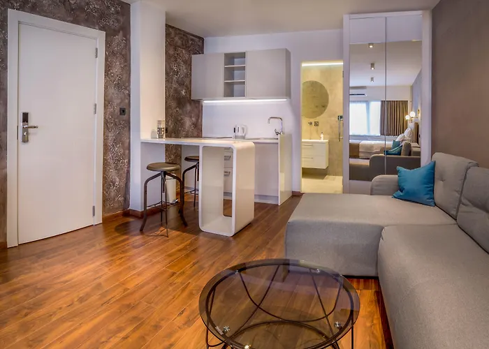 Level Luxury Suites