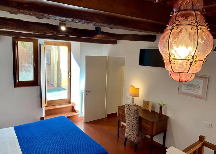 Regis Condo Siena