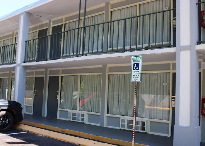 Baymont By Wyndham Morganton Motel