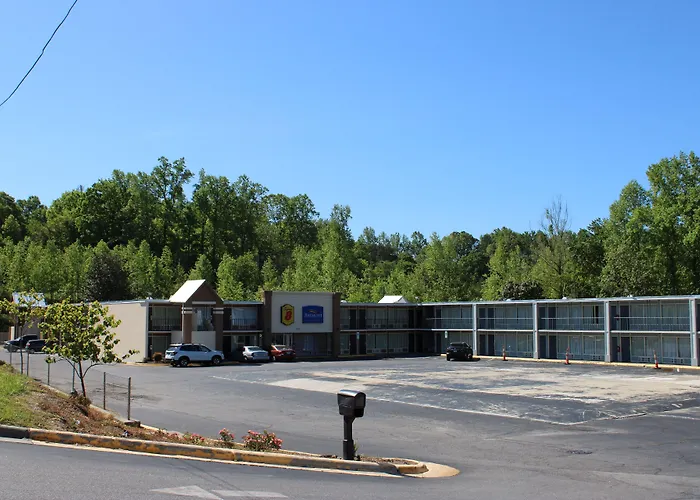 Baymont By Wyndham Morganton Motel