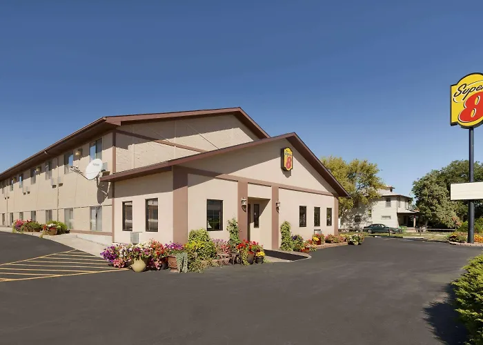 Super 8 By Wyndham Wall