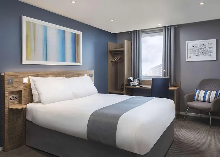 Travelodge Bath Waterside