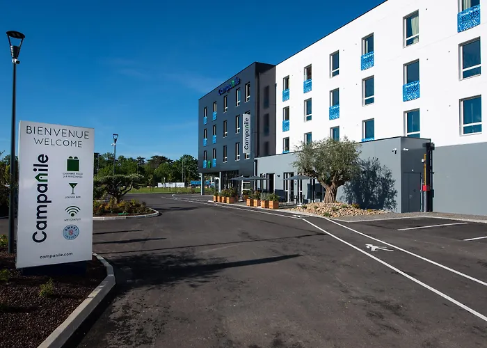 Hotel Campanile Smart Lyon Est - Eurexpo Bron Aviation à Saint-Priest 