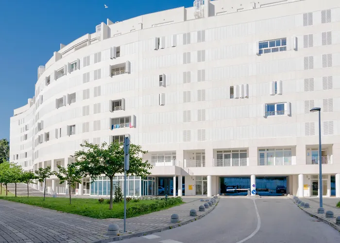 Sky & Sun Luxury Rooms With Private Parking In The Garage Zadar