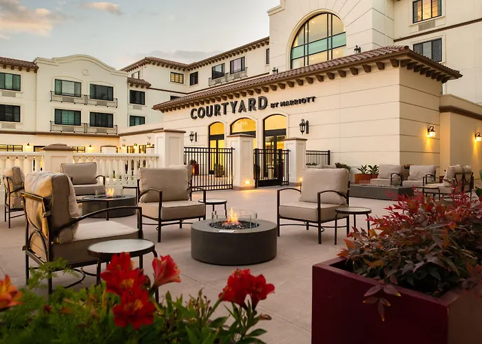 Courtyard By Marriott Santa Cruz